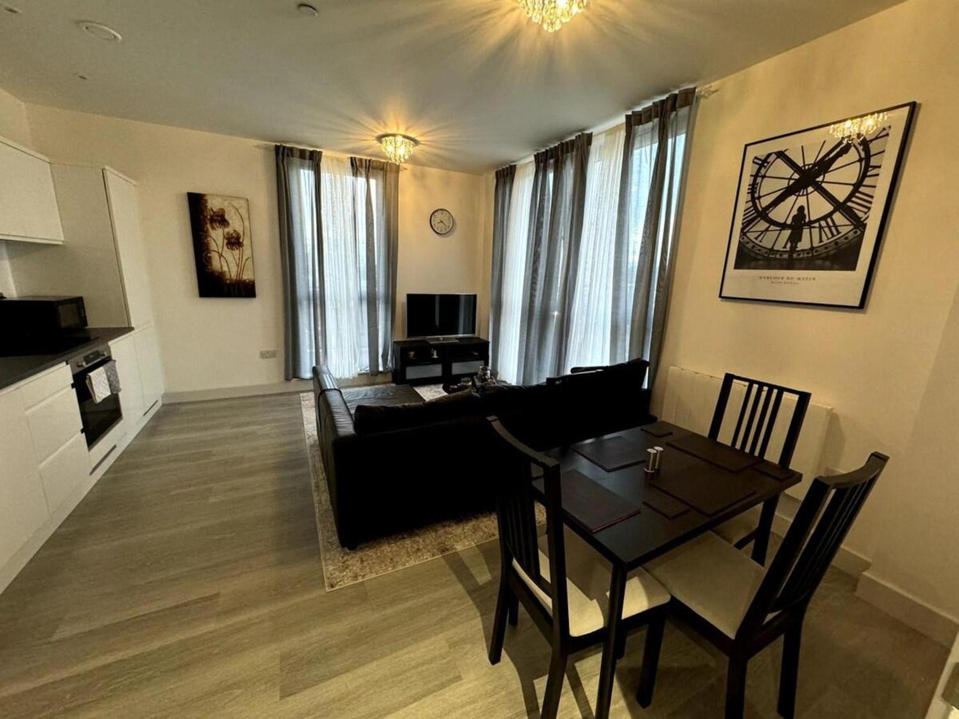 Cozy Bracknell Apartment With Modern Amenities Экстерьер фото