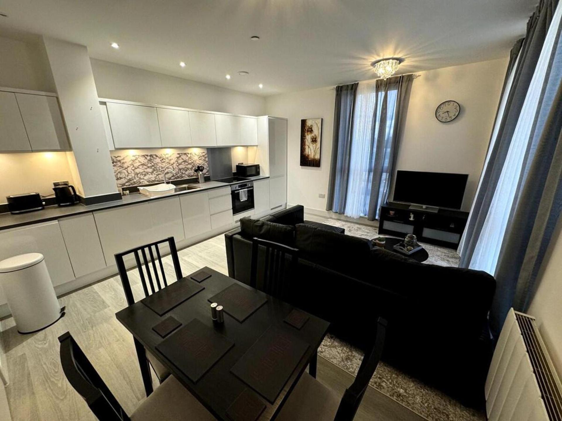 Cozy Bracknell Apartment With Modern Amenities Экстерьер фото