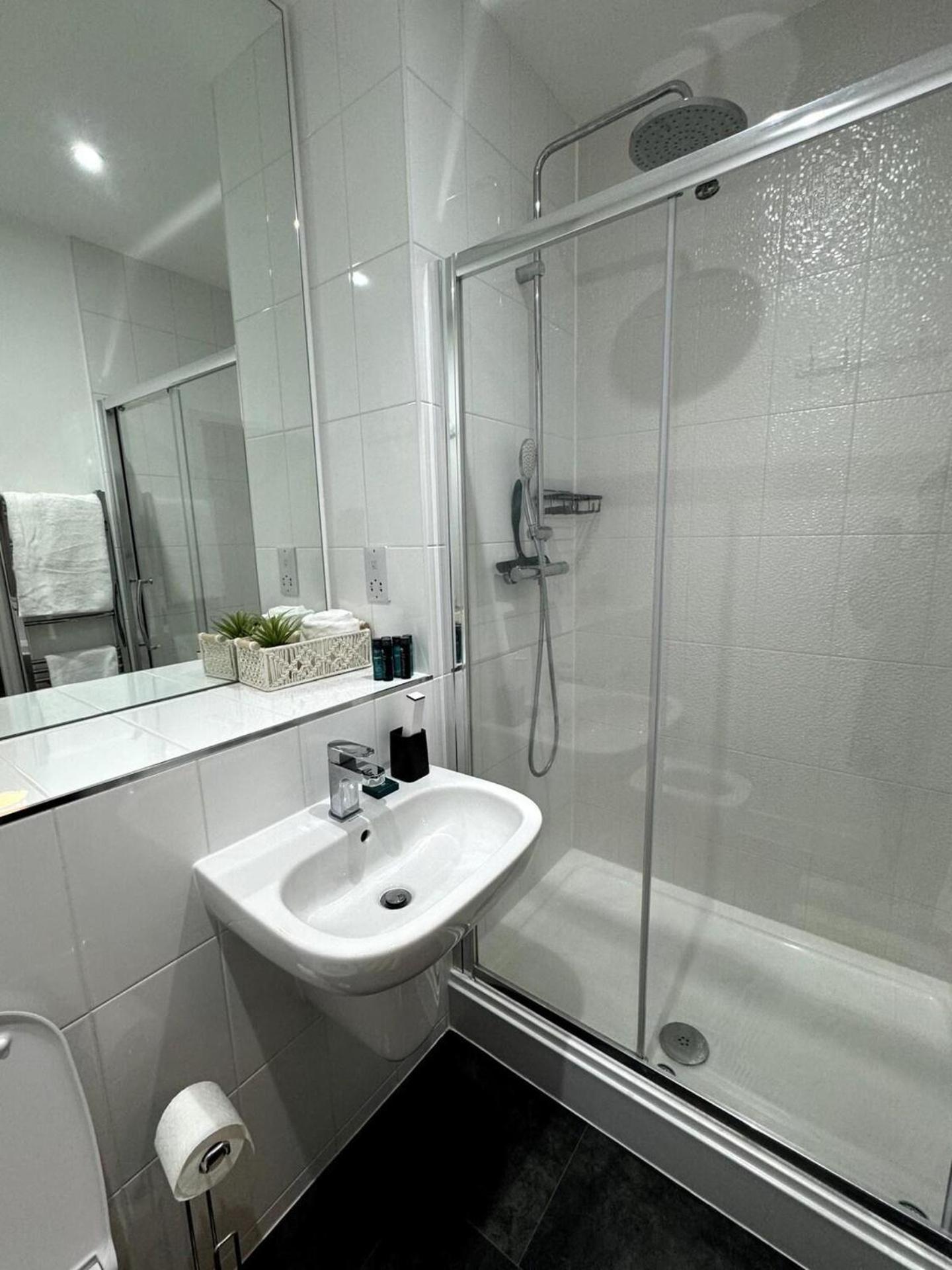 Cozy Bracknell Apartment With Modern Amenities Экстерьер фото